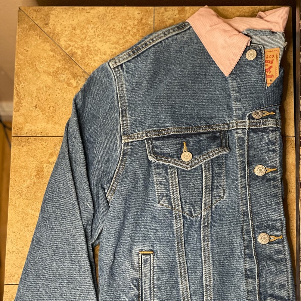 Women’s Levi’s Jean Jacket with pink corduroy collar size medium